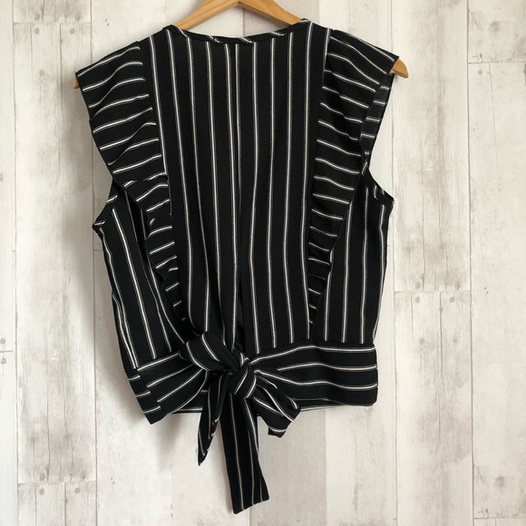 NWT ! Guess Ruffle Top - Picture 5 of 7